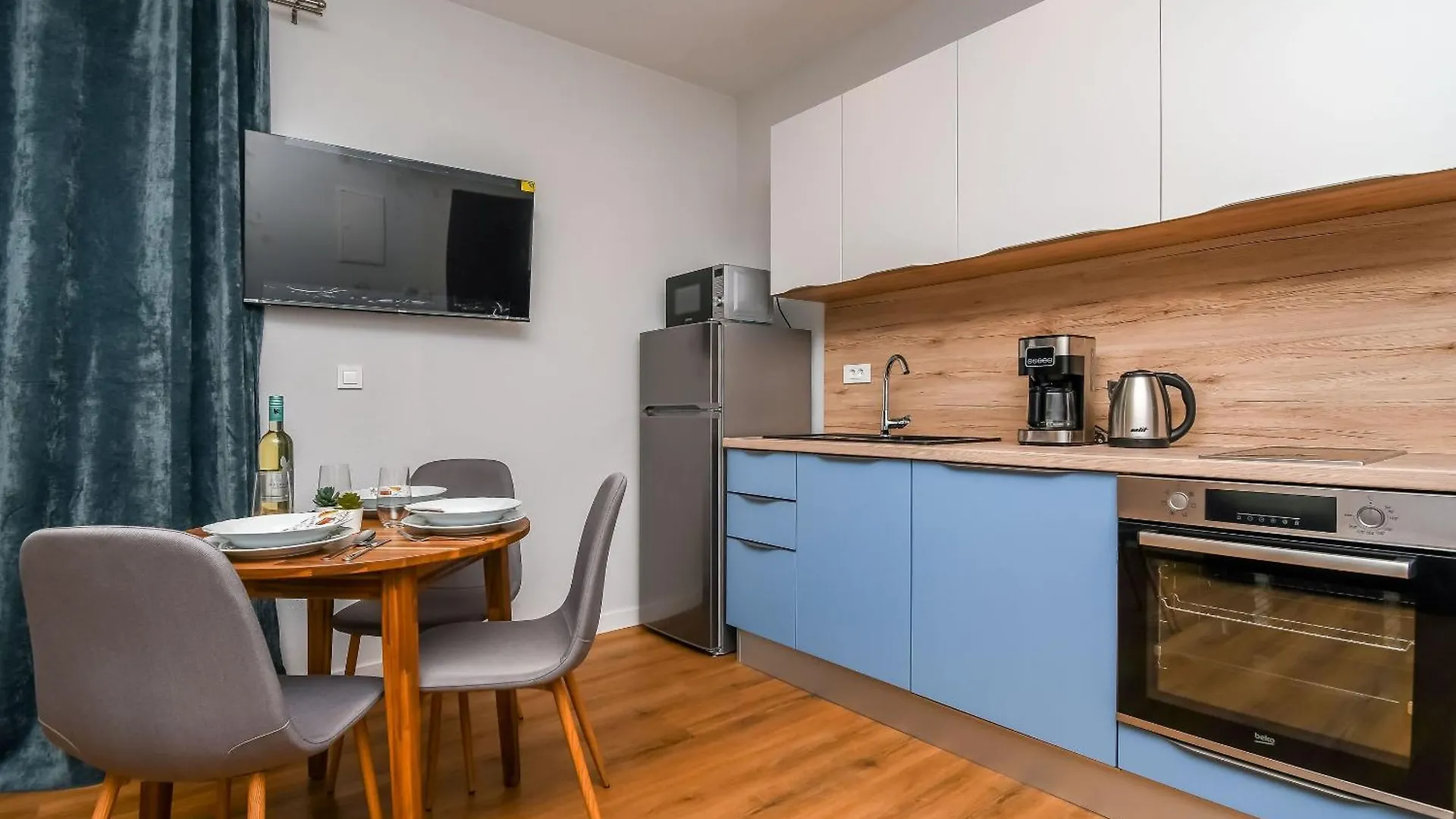 Apartments Neli Trogir 0*,