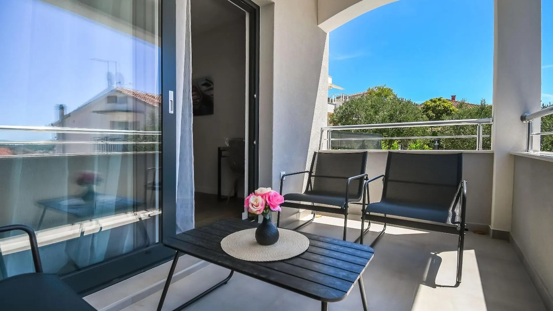 Apartments Neli Trogir 0*,